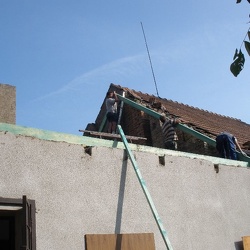 Rekonstrukce střechy hostince ve Velelibech září 2009